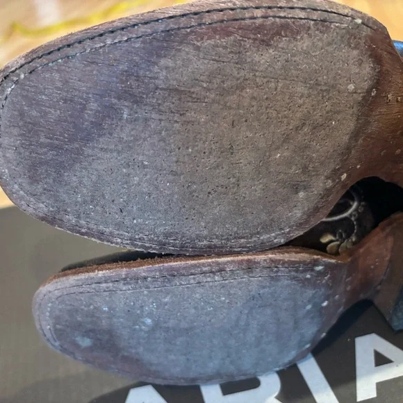 Women's Embroidered Ariat Western Boots - Picture 16 of 16